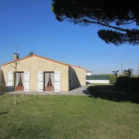 Sur Gironde - Maison Spacieuse Au Calme Avec Beau Jardin Arbore 3*